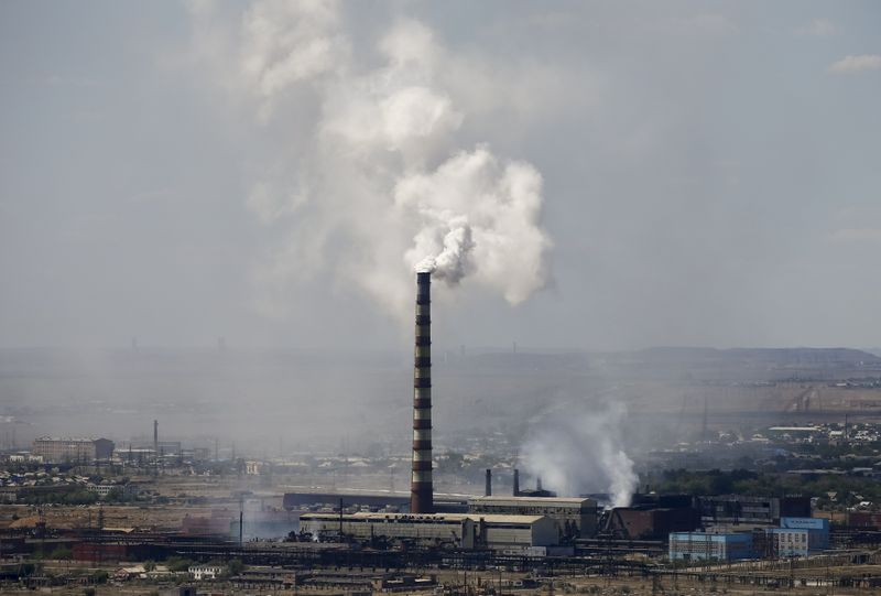 © Reuters. Медеплавильный завод компании Казахмыс в городе Жезказган
