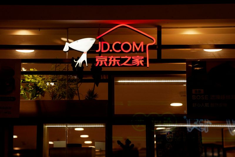 &copy; Reuters. FILE PHOTO: A sign of China&apos;s e-commerce company JD.com is seen at its shop at a mall in Shanghai