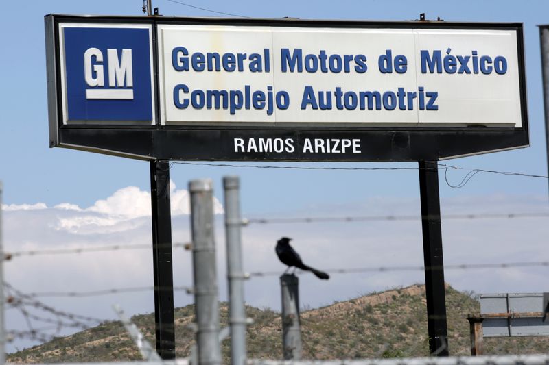 &copy; Reuters. FILE PHOTO:  The GM logo is pictured near the General Motors Assembly Plant in Ramos Arizpe