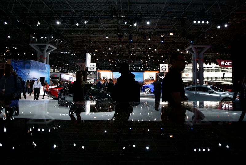 &copy; Reuters. Members of the media attend the New York Auto Show in New York