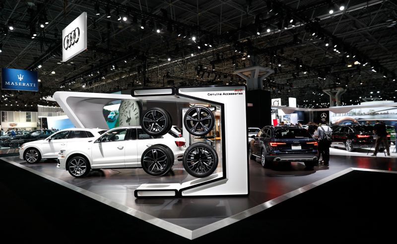 © Reuters. General view of the floor at the New York Auto Show in New York