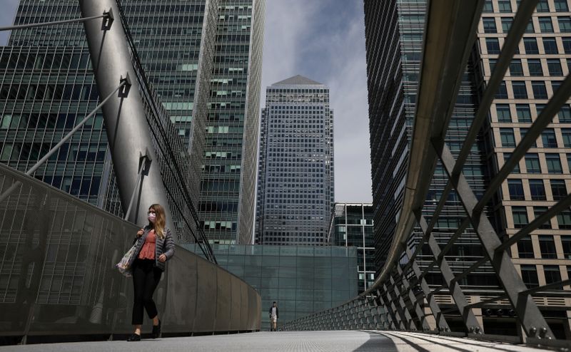 © Reuters. FILE PHOTO: Outbreak of the coronavirus disease (COVID-19), in London