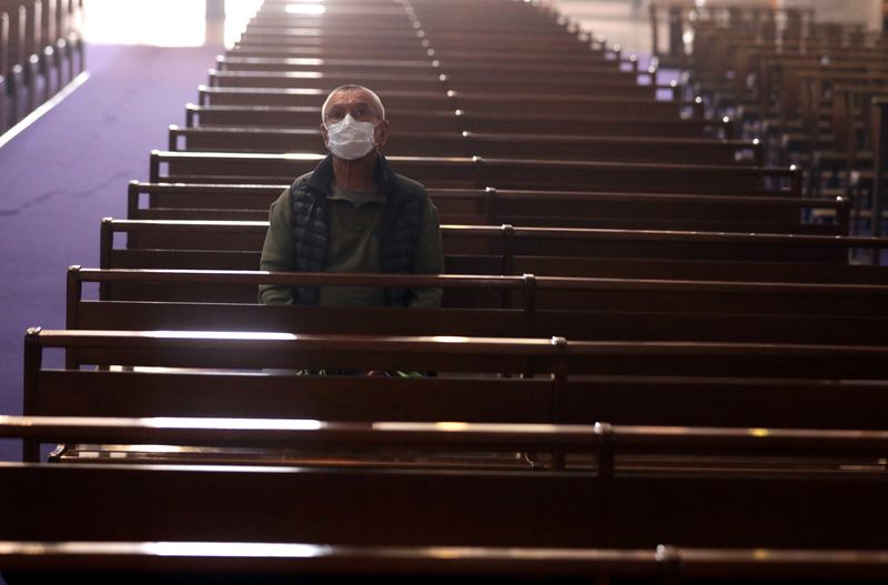 &copy; Reuters. CORONAVIRUS: LA FRANCE PERMET LA REPRISE DES RASSEMBLEMENTS RELIGIEUX