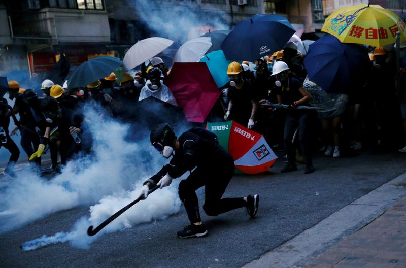 &copy; Reuters. FILE PHOTO: Hong Kong democracy activists march in Hong Kong&apos;s Central and Western districts