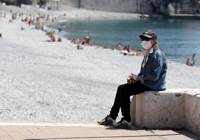 &copy; Reuters. France softens lockdown rules during the outbreak of the coronavirus disease (COVID-19)