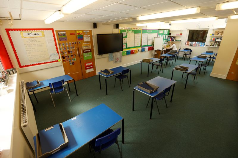 &copy; Reuters. وزير: بريطانيا تعيد فتح المدارس الابتدائية في أول يونيو