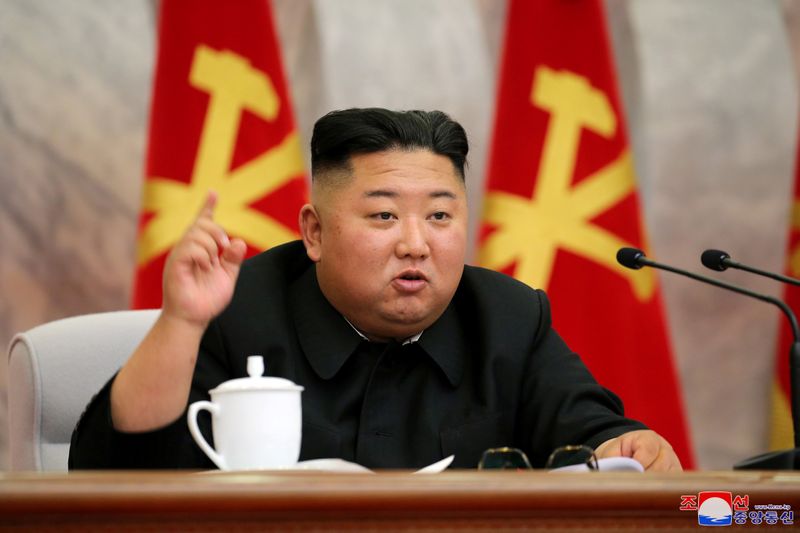 &copy; Reuters. Kim Jong Un se dirige a la Comisión Militar Central