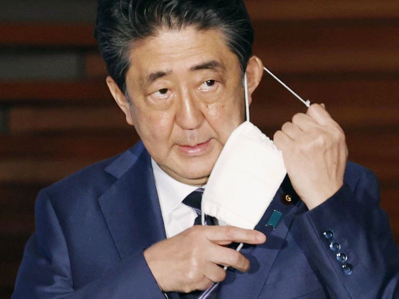 &copy; Reuters. رئيس الوزراء: رفع حالة الطوارئ في جميع أنحاء اليابان