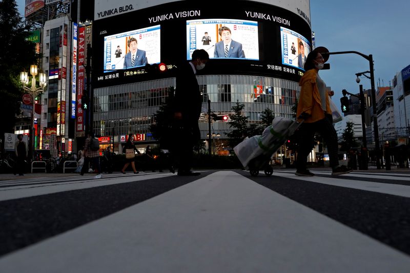 © Reuters. 政府、緊急事態宣言を全面解除　首相「1カ月半でほぼ収束」