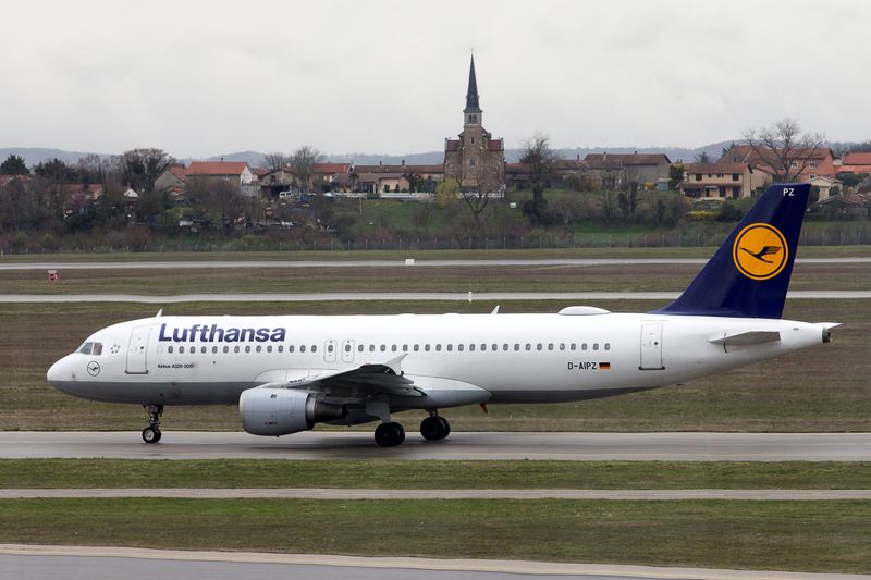 &copy; Reuters. FILE PHOTO: A Lufthansa Airbus A320-200 plane is seen on the tarmac at the Lyon-Saint-Exupery airport in Colombier-Saugnieu near Lyon