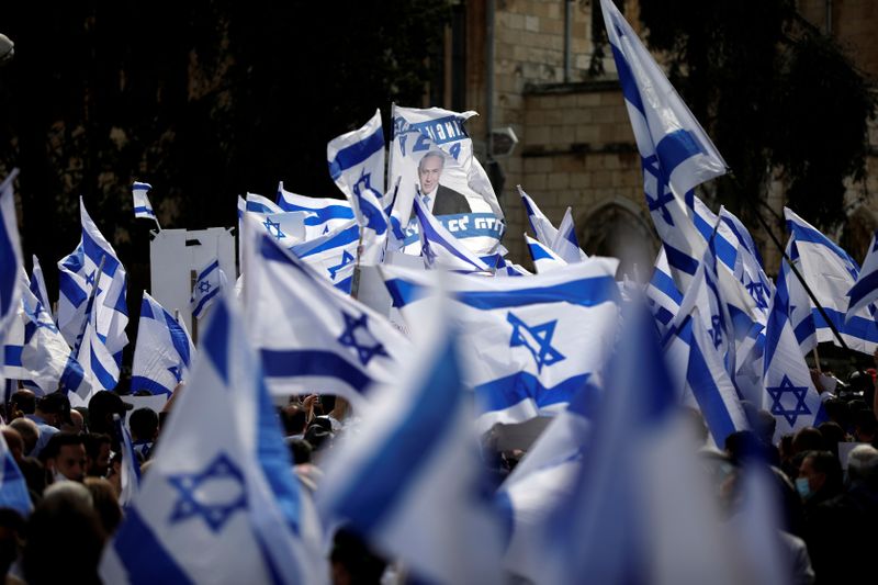 &copy; Reuters. Apoiadores do presidente de Israel, Benjamin Netanyahu, durante protesto em Jerusalém