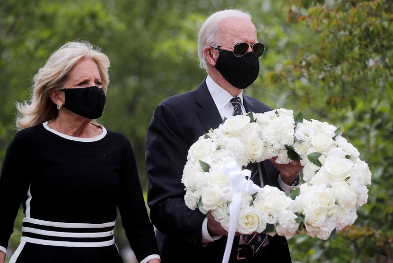 &copy; Reuters. Joe Biden visita memorial de veteranos para marcar o feriado do Memorial Day