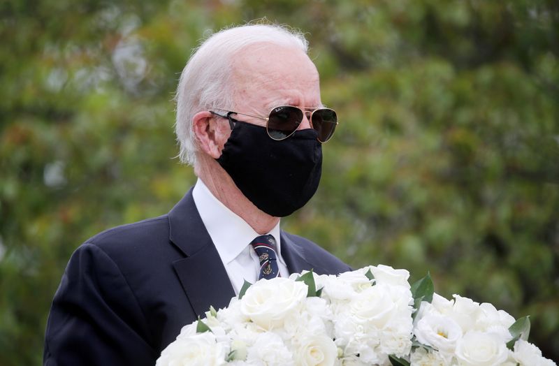 &copy; Reuters. Joe Biden visita New Castle, Delaware, durante la conmemoración del Día de los Caídos