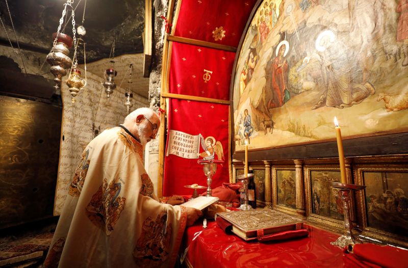 &copy; Reuters. Nativity Church reopens as Palestinians ease coronavirus restrictions, in Bethlehem