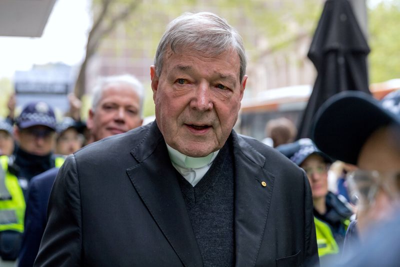 &copy; Reuters. FILE PHOTO: Vatican Treasurer Cardinal George Pell is surrounded by Australian police as he leaves the Melbourne Magistrates Court in Australia