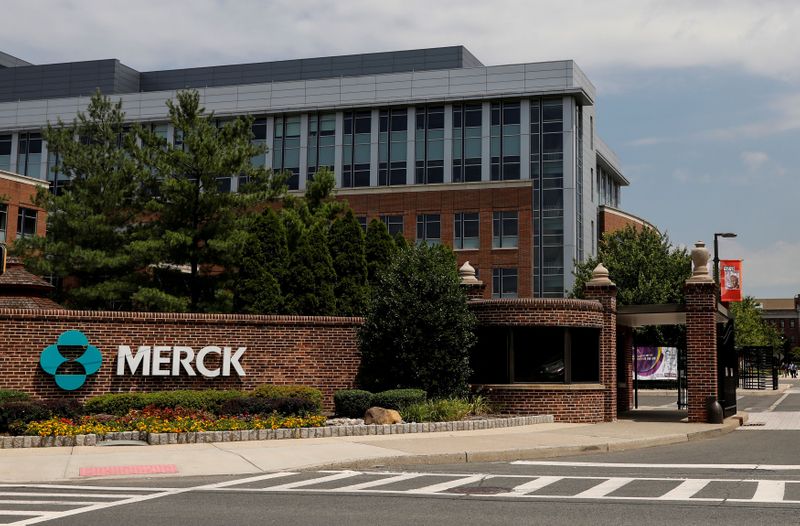 &copy; Reuters. FILE PHOTO: The Merck logo is seen at a gate to the Merck &amp; Co campus in Linden, New Jersey