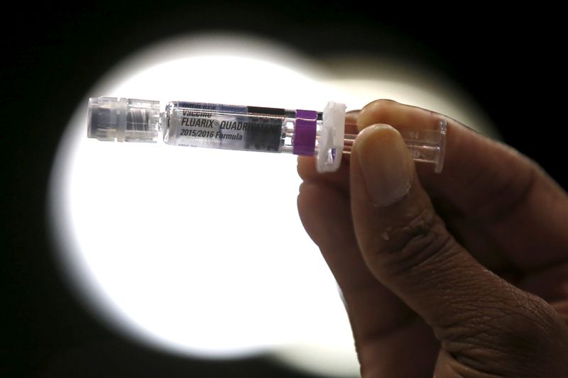 &copy; Reuters. FILE PHOTO: A nurse displays a flu vaccine at a free medical and dental health clinic in Los Angeles
