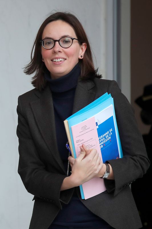 © Reuters. FILE PHOTO: French Junior Minister for European affairs Amelie de Montchalin leaves after the weekly cabinet meeting