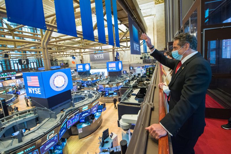 © Reuters. New York Stock Exchange opens during COVID-19