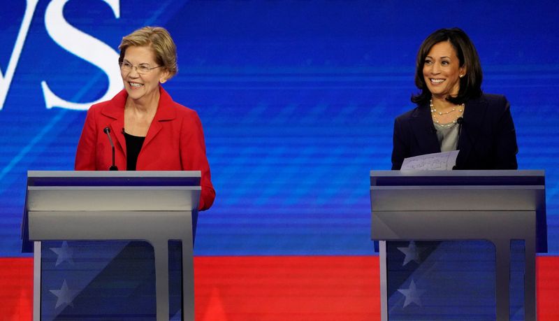 &copy; Reuters. FILE PHOTO: Senator Elizabeth Warren and Senator Kamala Harris smile during the 2020 Democratic U.S. presidential debate in Houston