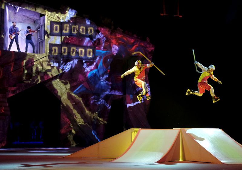 &copy; Reuters. FILE PHOTO: Artists perform during Cirque du Soleil&apos;s Crystal show in Riga