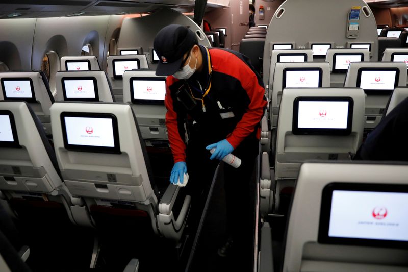 &copy; Reuters. 航空各社、需要回復にらみ機内消毒など強化　乗客の不安軽減狙う
