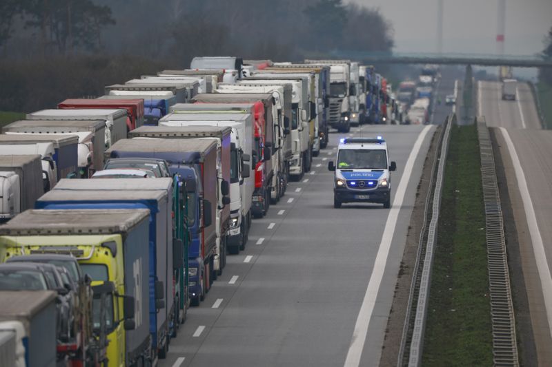 &copy; Reuters. FILE PHOTO: A lorry traffic jam is seen near the German-Polish border in Frankfurt/Oder