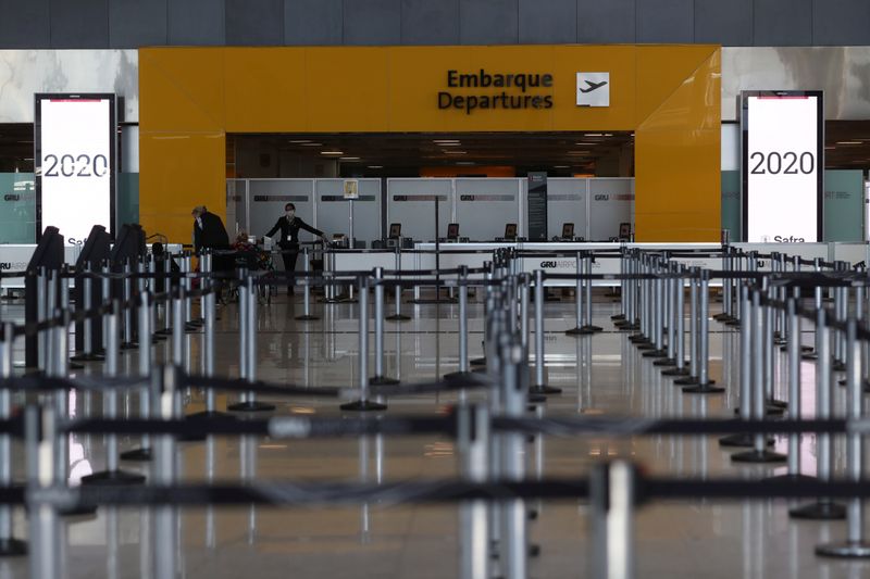 © Reuters. Saguão vazio em aeroporto de Garulhos