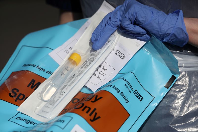 &copy; Reuters. FILE PHOTO: A member of medical staff is seen holding a testing kit at an NHS coronavirus disease (COVID-19) testing facility in Wolverhampton
