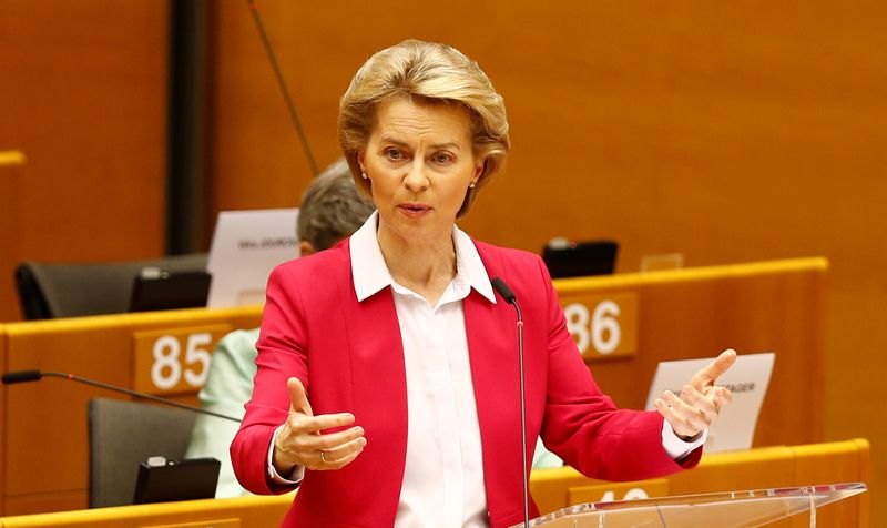 &copy; Reuters. La presidente della Commissione Ue Ursula von der Leyen a Bruxelles, 27 maggio 2020