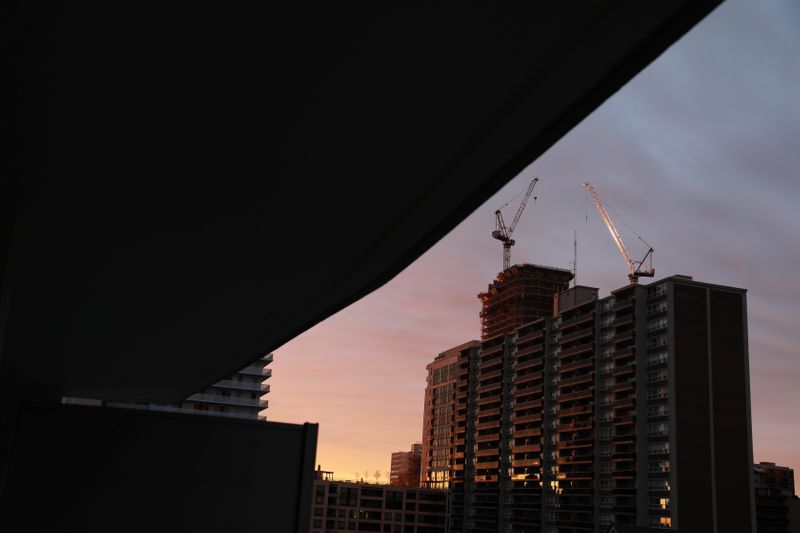 &copy; Reuters. An apartment building is lit by the dawn sun in Toronto