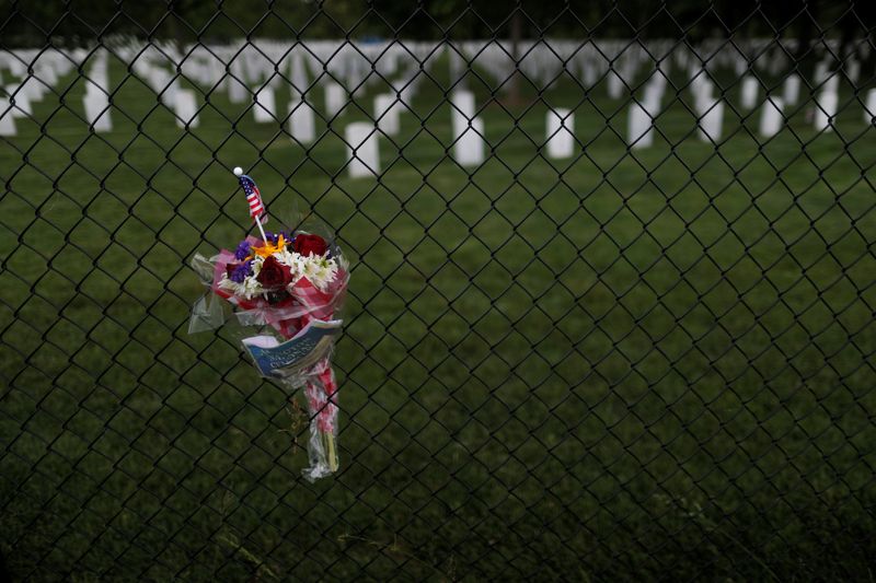 &copy; Reuters. 米、新型コロナ死者が10万人突破　一日平均では鈍化傾向