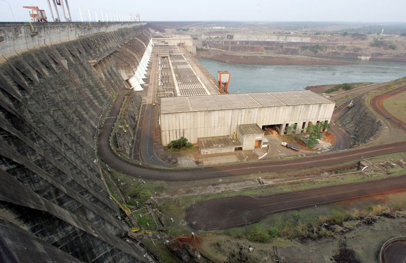 &copy; Reuters. Vista da usina hidrelétrica de Itaipu, em Foz do Iguaçu (PR)