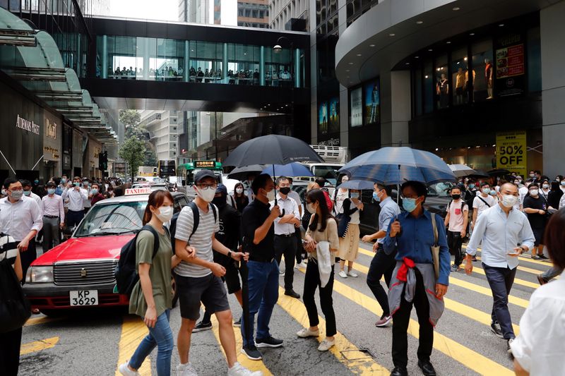 © Reuters. Anti-government demonstrators take part in a protest during a lunch time in Hong Kong