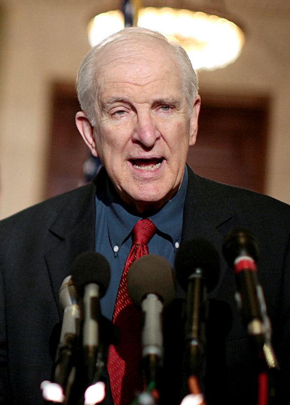 © Reuters. FILE PHOTO: Sam Johnson speaks about his prisoner-of-war status in Washington