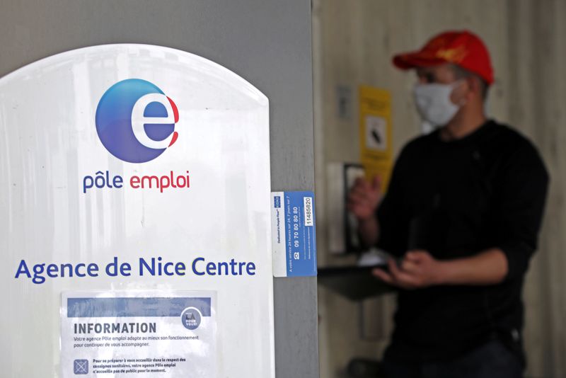 &copy; Reuters. FILE PHOTO:  A job seeker, wearing a protective face mask, visits a National Agency for Employment office in Nice