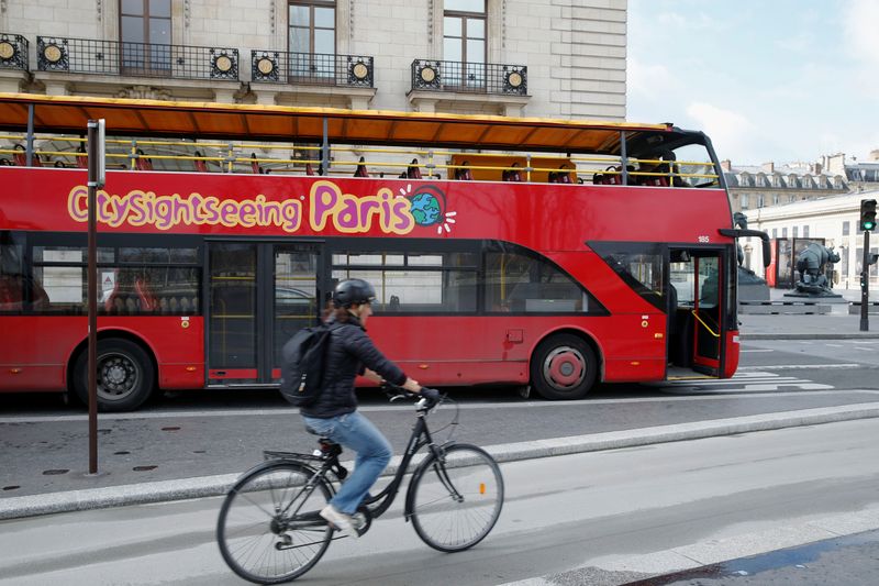 &copy; Reuters. FILE PHOTO:  A cyclist rides past an empty tourist bus on the street of Paris