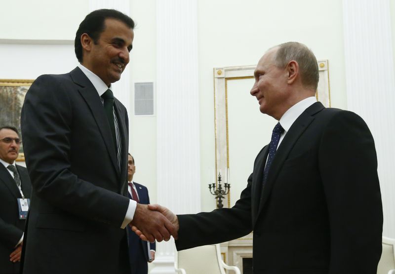 © Reuters. بوتين وأمير قطر بحثا هاتفيا التعاون في الطاقة