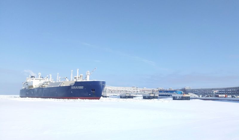 &copy; Reuters. FILE PHOTO: Ice-breaking tanker Christophe de Margerie is docked in Arctic port of Sabetta