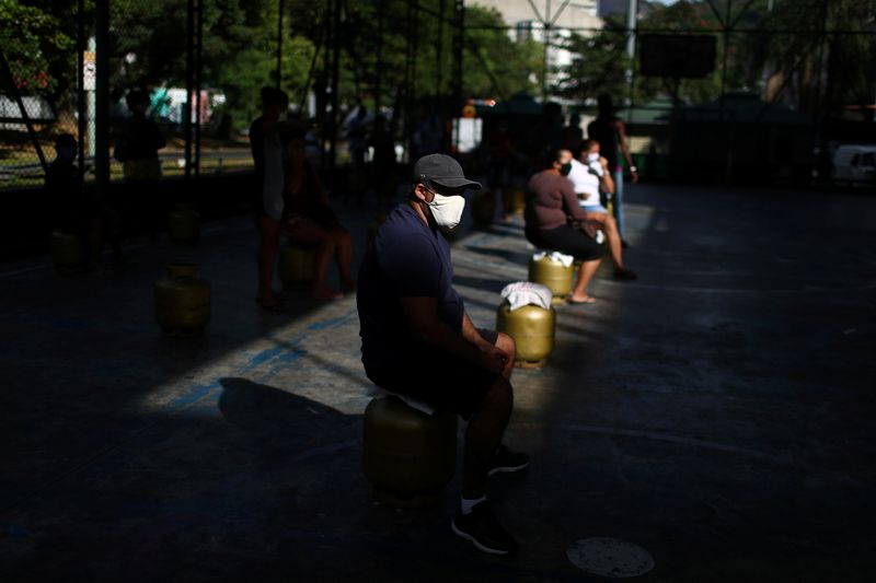 &copy; Reuters. FILE PHOTO:  Outbreak of the coronavirus disease (COVID-19) in Rio de Janeiro