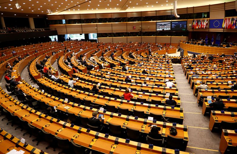 © Reuters. Sesión plenaria del Parlamento Europeo sobre una nueva propuesta para el presupuesto conjunto de la UE para 2021-27 y un Instrumento de Recuperación para impulsar la actividad económica en el bloque devastado por el brote de la enfermedad por coronavirus (COVID-19), en Bruselas