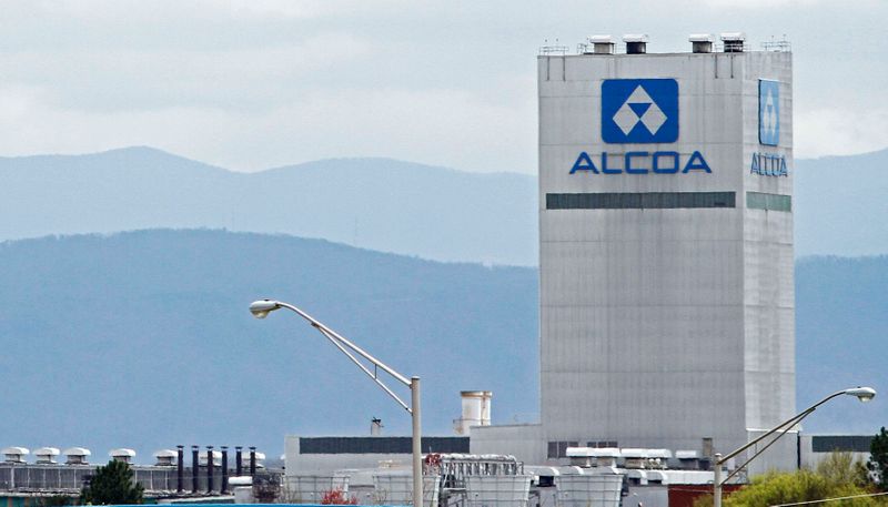 &copy; Reuters. Imagen de archivo referencial de una planta de aluminio de Alcoa en Alcoa, Tennessee