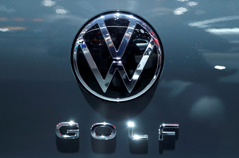 © Reuters. FILE PHOTO: The logo of German carmaker Volkswagen is seen on a new Golf car at Brussels Motor Show