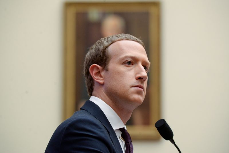 &copy; Reuters. Imagen de archivo del presidente y presidente ejecutivo de Facebook , Mark Zuckerberg, durante una audiencia en la Comisión de Servicios Financieros de la Cámara de Representantes, en Washington, EEUU