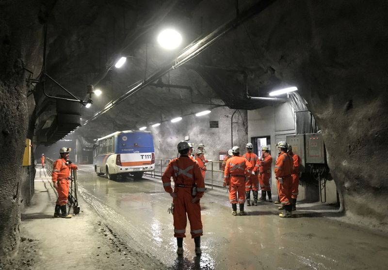 &copy; Reuters. FILE PHOTO: Miners wait for transport inside the Codelco El Teniente copper mine, the world&apos;s largest underground copper mine near Machali, Chile