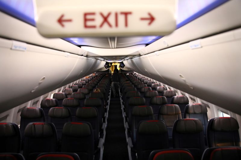 © Reuters. FILE PHOTO: Rows of empty seats of an American Airline flight are seen, as coronavirus disease (COVID-19) disruption continues across the global industry, during a flight between Washington D.C. and Miami, in Washington, U.S.
