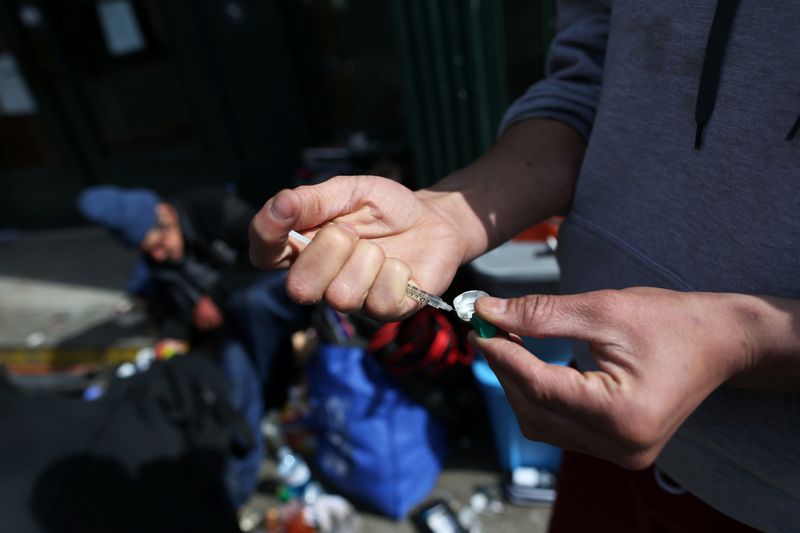 &copy; Reuters. A IV drug user fills a syringe with street drugs in Vancouver&apos;s Downtown Eastside.