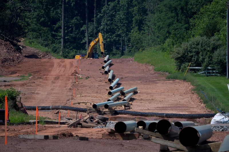 &copy; Reuters. FILE PHOTO: Construction work continues on Sunoco&apos;s Mariner East II natural gas pipeline near Morgantown