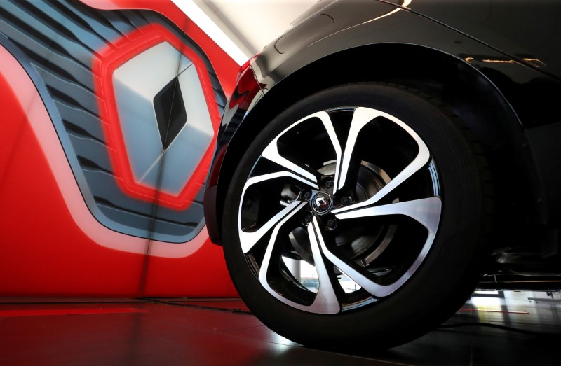 &copy; Reuters. FILE PHOTO: A Renault car in a showroom at a dealership in Belgium