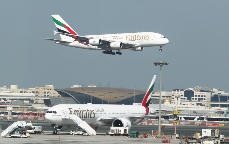 &copy; Reuters. مصدران: طيران الإمارات تُسرّح طيارين متدربين وأفراد طواقم